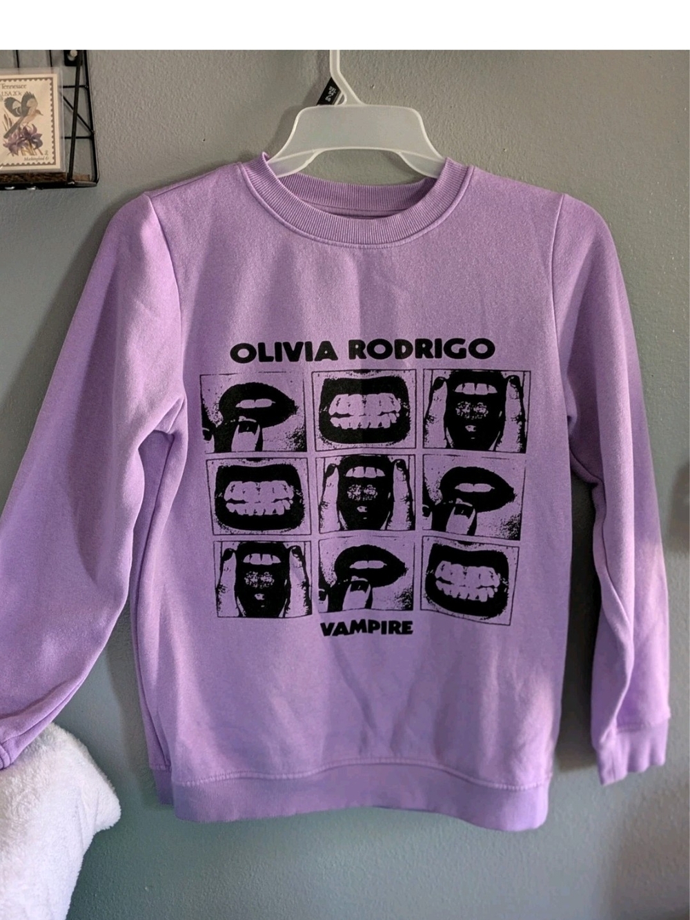 Olivia Rodrigo Vampire Graphic Crewneck Pullover Sweatshirt Women's Size M